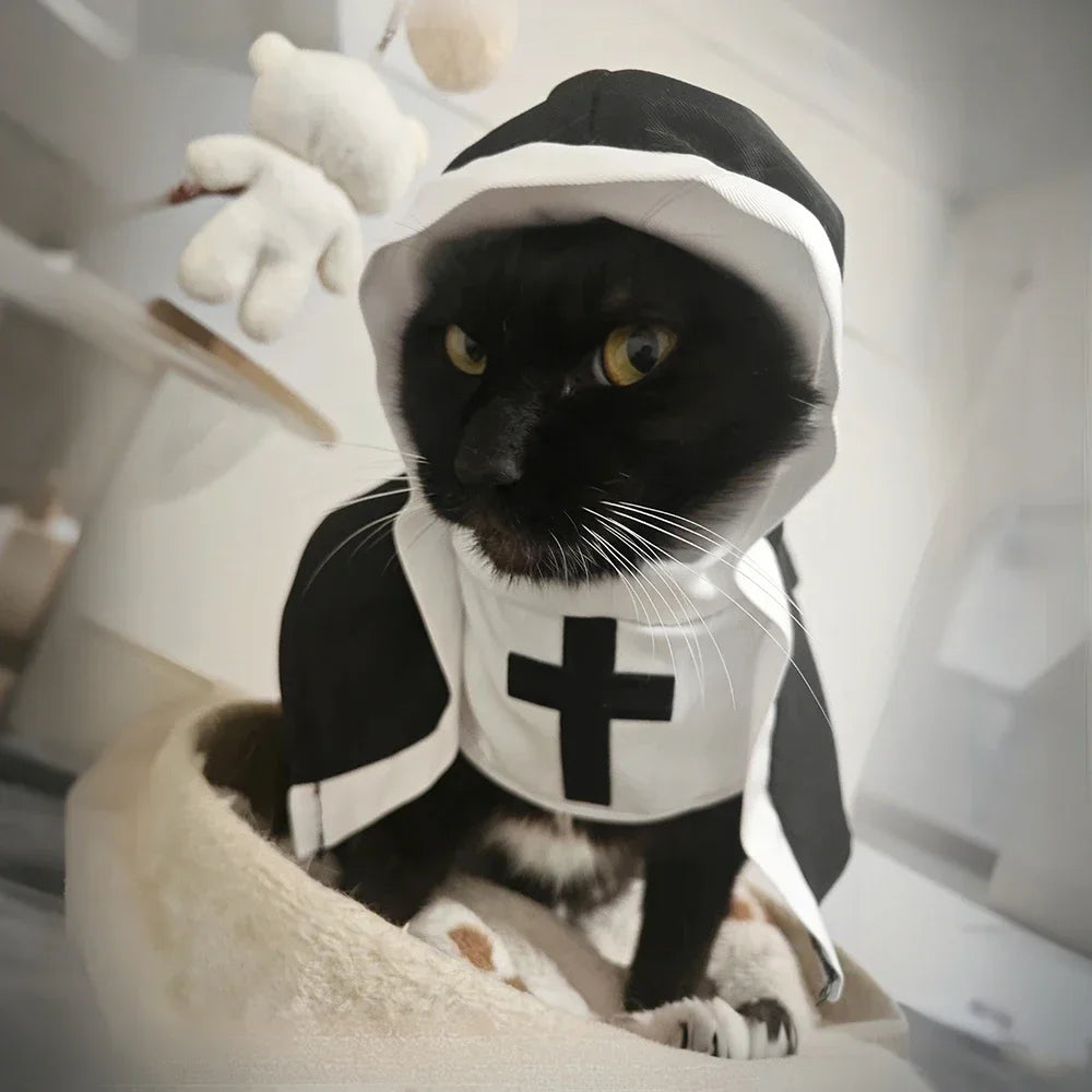 Morsomt nonnekostyme til kjæledyr for halloween med hette