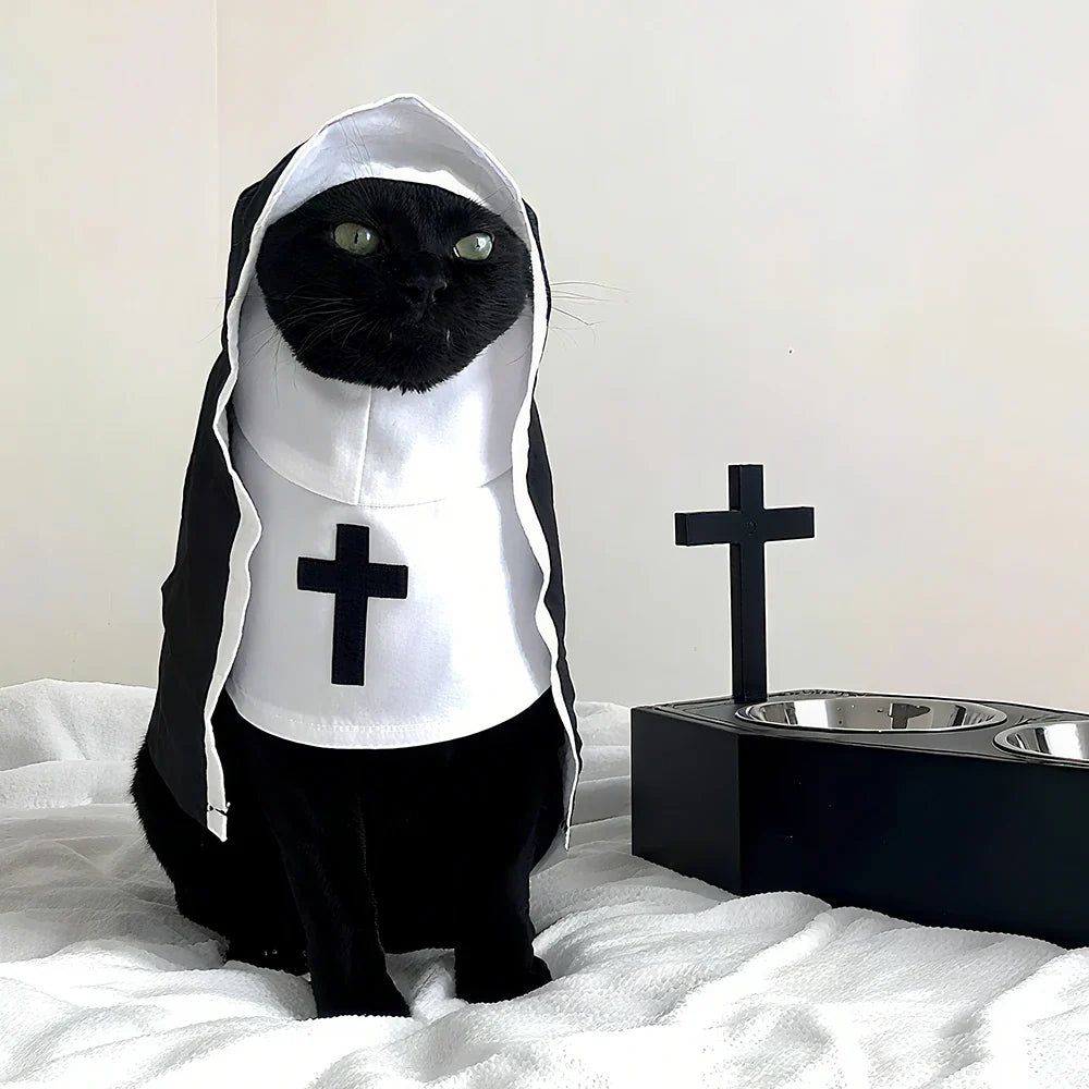 Morsomt nonnekostyme til kjæledyr for halloween med hette