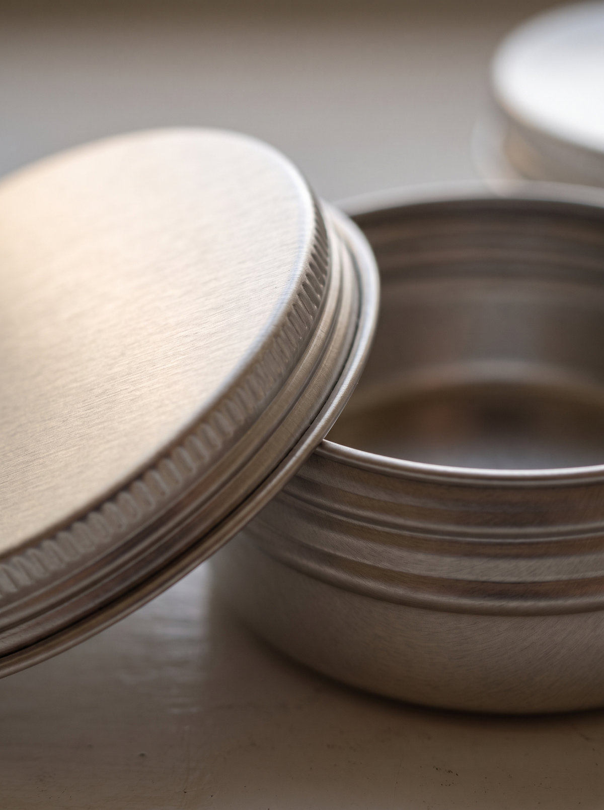 Nosework søketiner: Aluminium som holder lukten ren