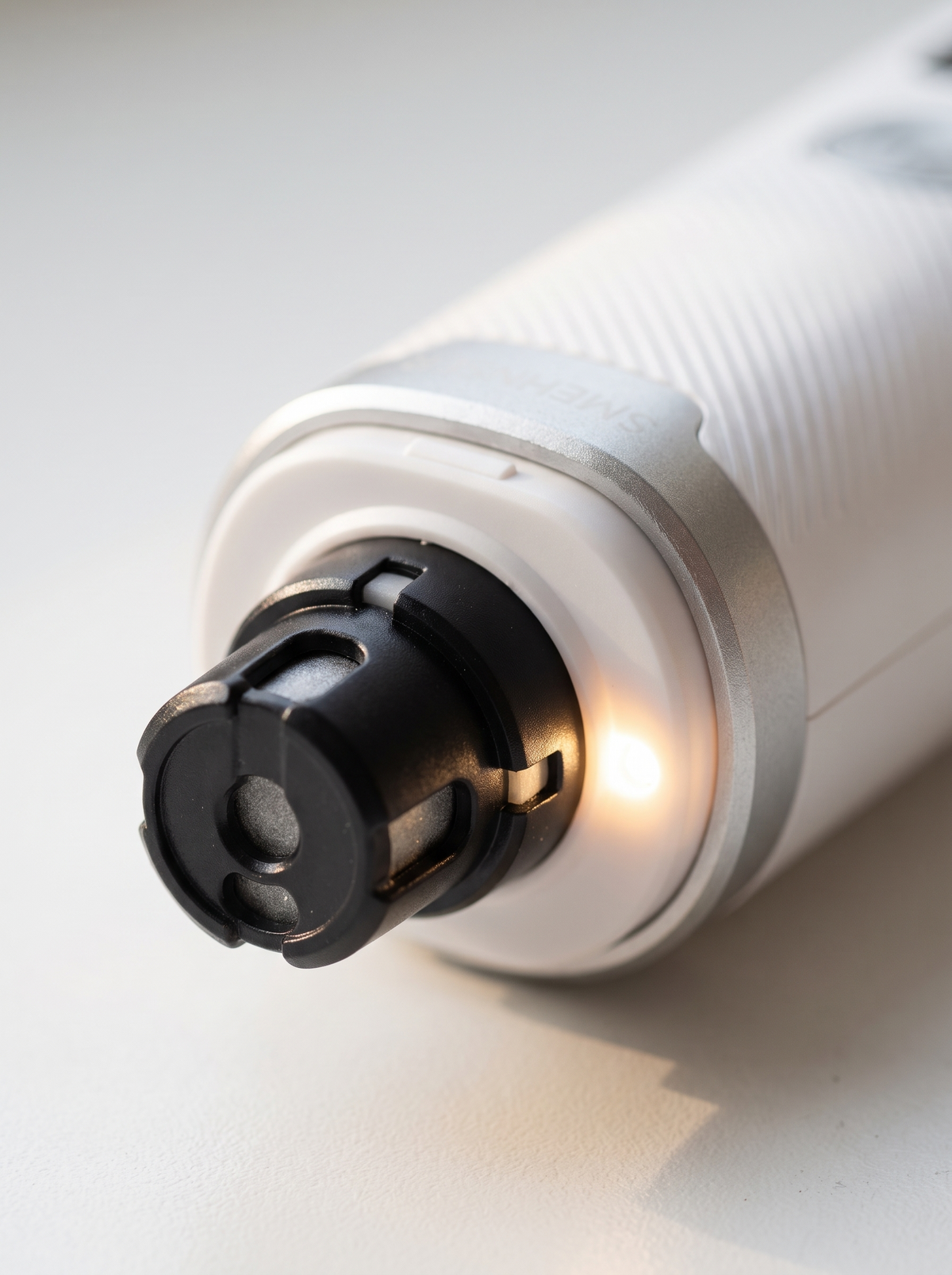 Stillegående klosliper: Slipehode og LED-lys i detalj